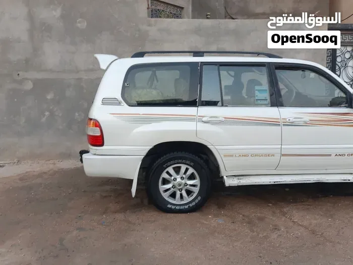 Toyota Land Cruiser 2000 photo 2