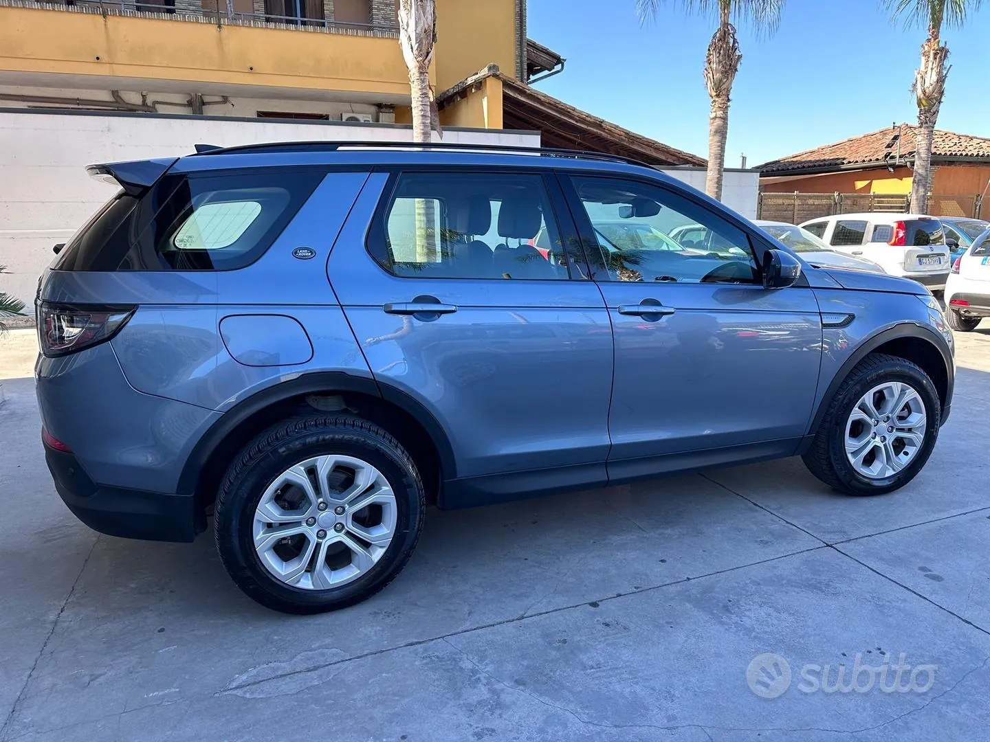 Land Rover Discovery Sport 2023 photo 3