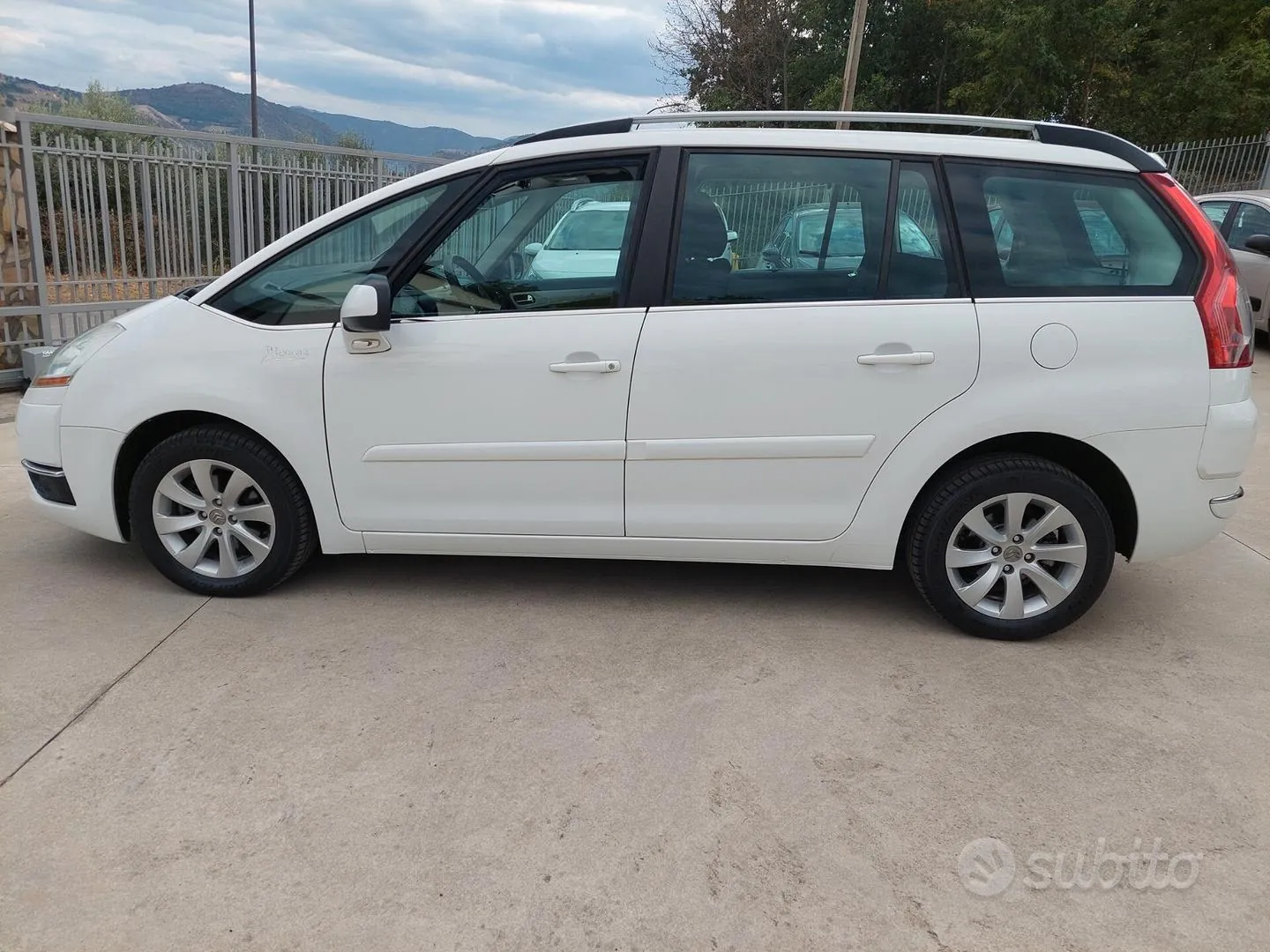 Citroen C4 Grand Picasso 2010 photo 4