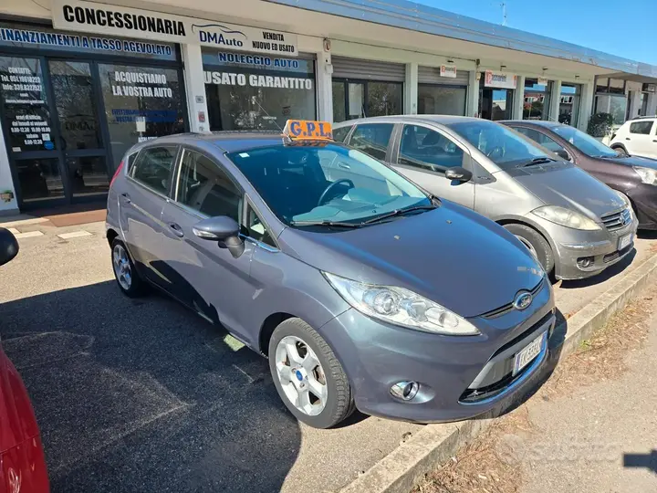Ford Fiesta 2011 photo 2