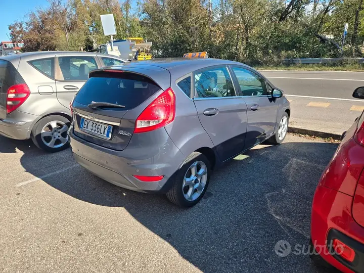 Ford Fiesta 2011 photo 3