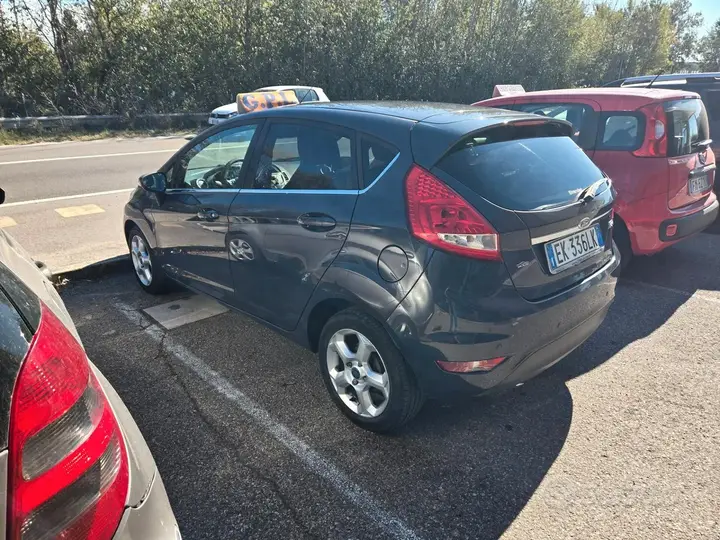 Ford Fiesta 2011 photo 4