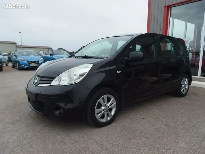 Nissan Note 2010 photo 3