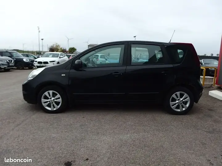 Nissan Note 2010 photo 4