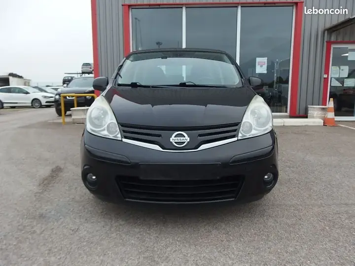 Nissan Note 2010 photo 2
