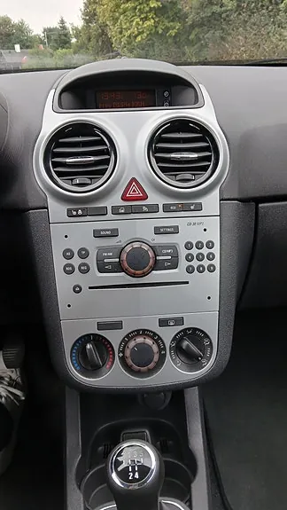 Opel Corsa 2012 photo 2