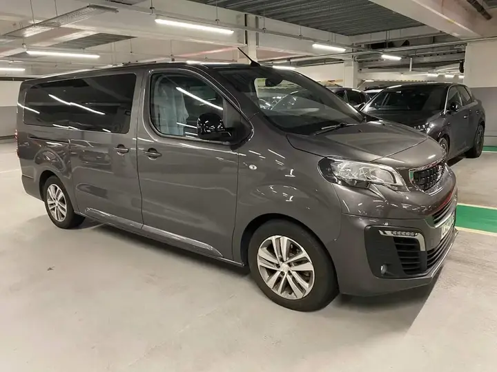 Peugeot E-Traveller
