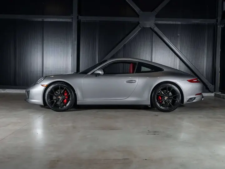 Porsche 911 2019 photo 2
