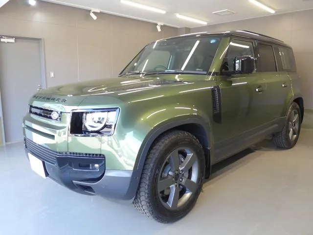 Land Rover Defender 110 photo 3