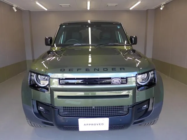Land Rover Defender 110 photo 4