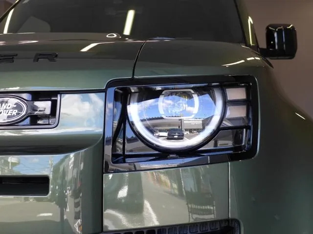 Land Rover Defender 110 photo 5