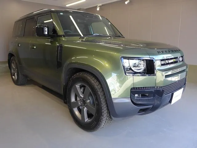 Land Rover Defender 110 photo 2