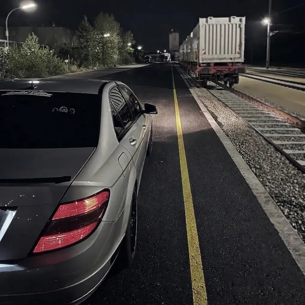 Mercedes-Benz C-Class 2011 photo 3
