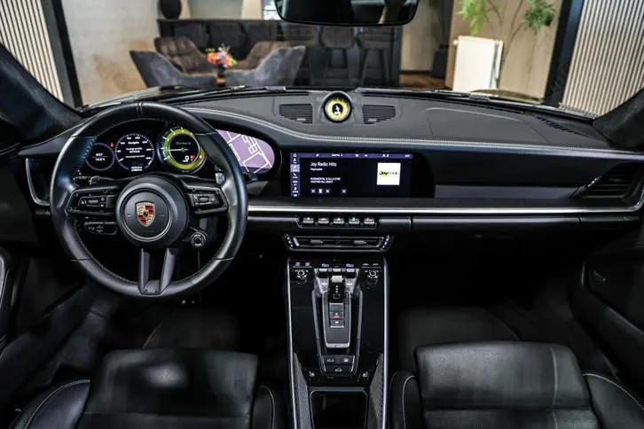 Porsche 911 2020 photo 2