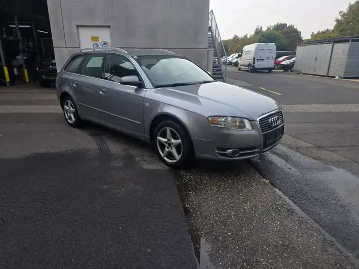 Audi A4 2004 photo 2