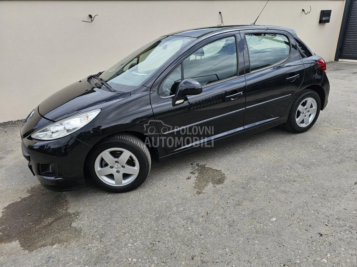 Peugeot 207 2009 photo 2
