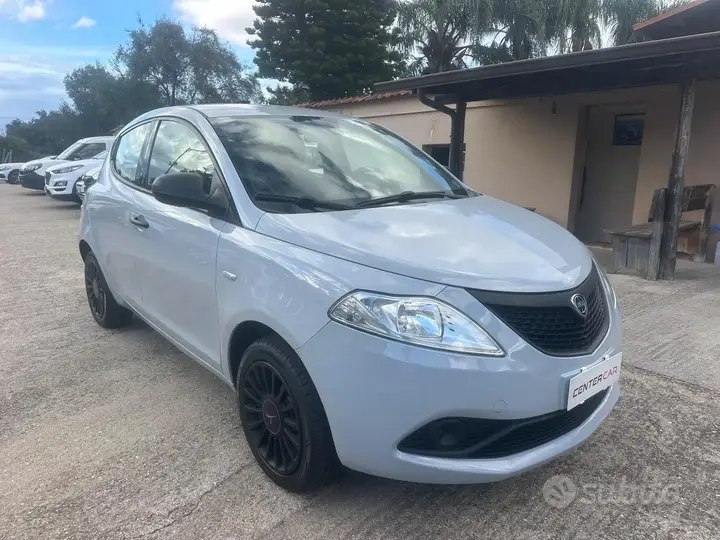 Lancia Ypsilon