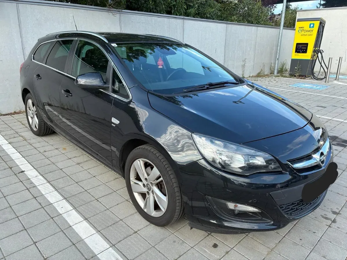 Opel Astra 2014 photo 2