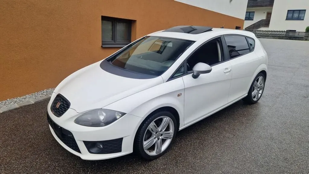 Seat Leon 2011 photo 3