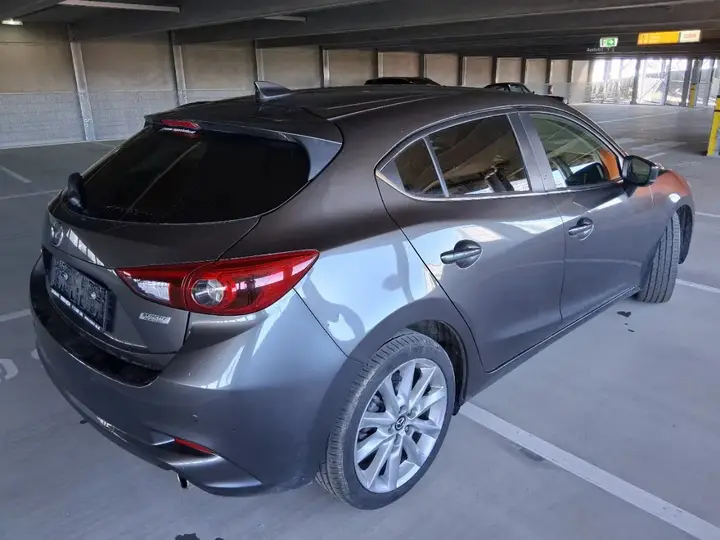 Mazda Mazda3 2018 photo 3