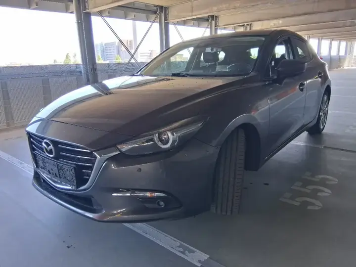 Mazda Mazda3 2018 photo 2
