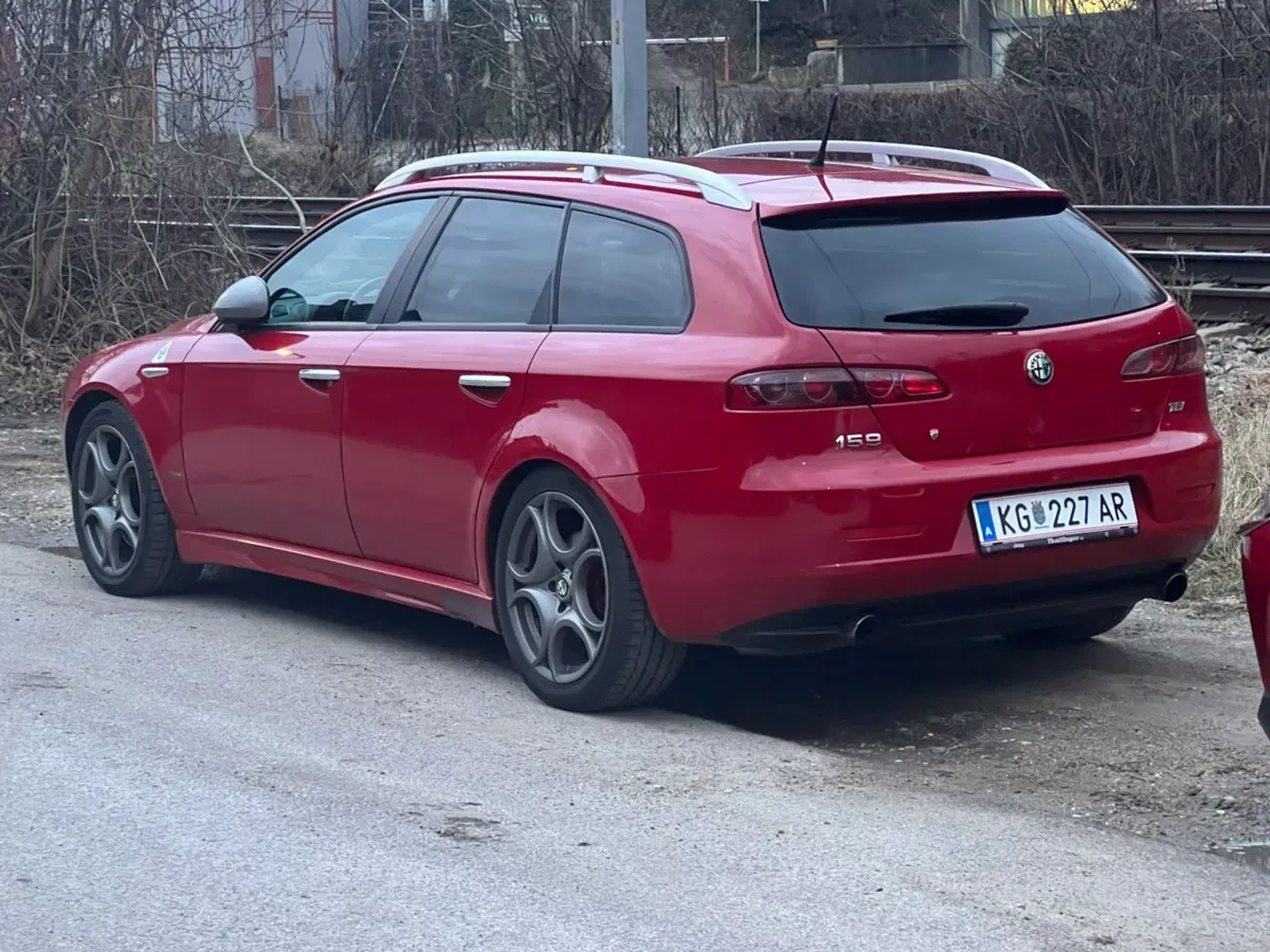 Alfa Romeo 159 2012 photo 2