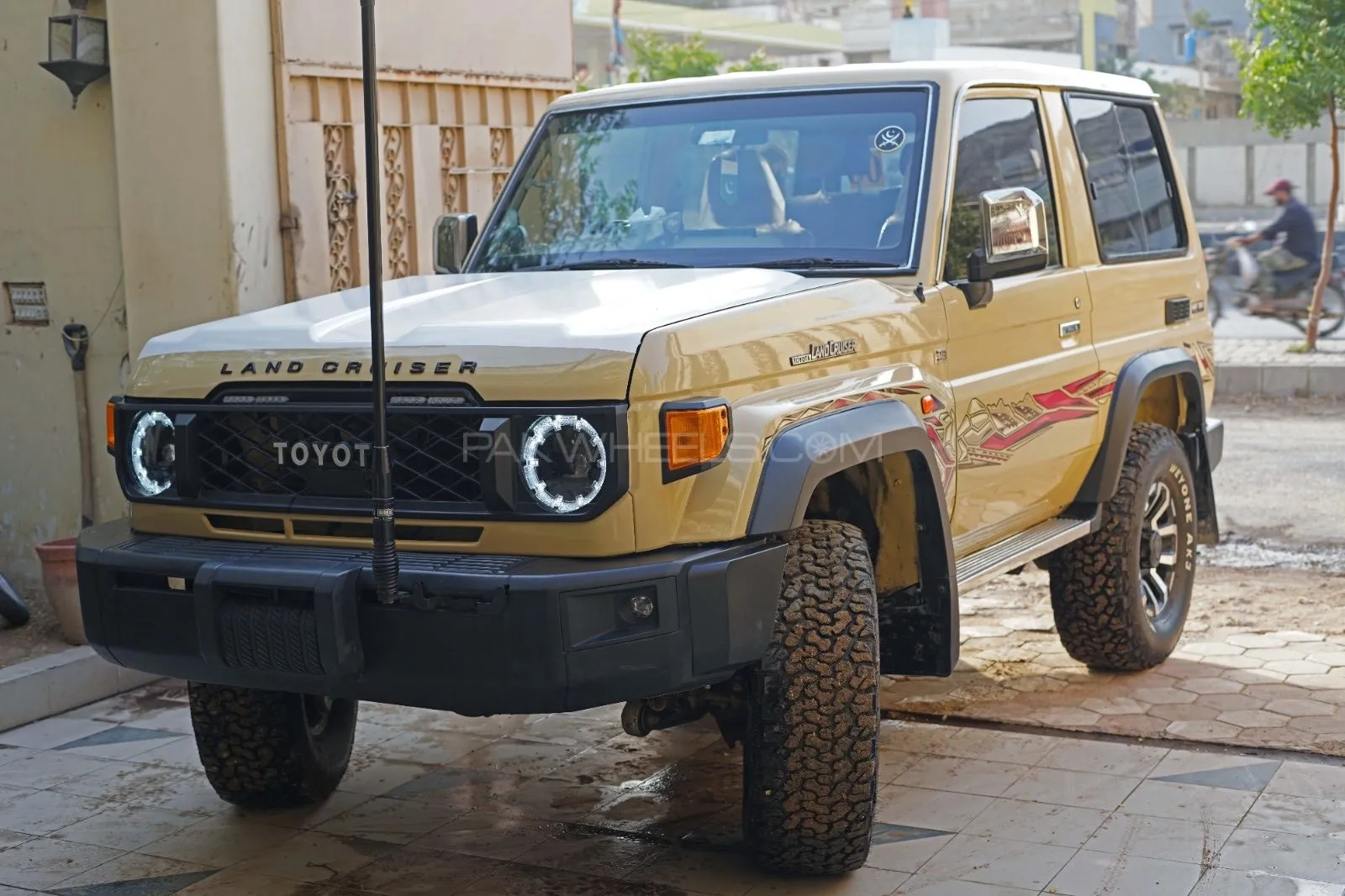 Toyota Land Cruiser