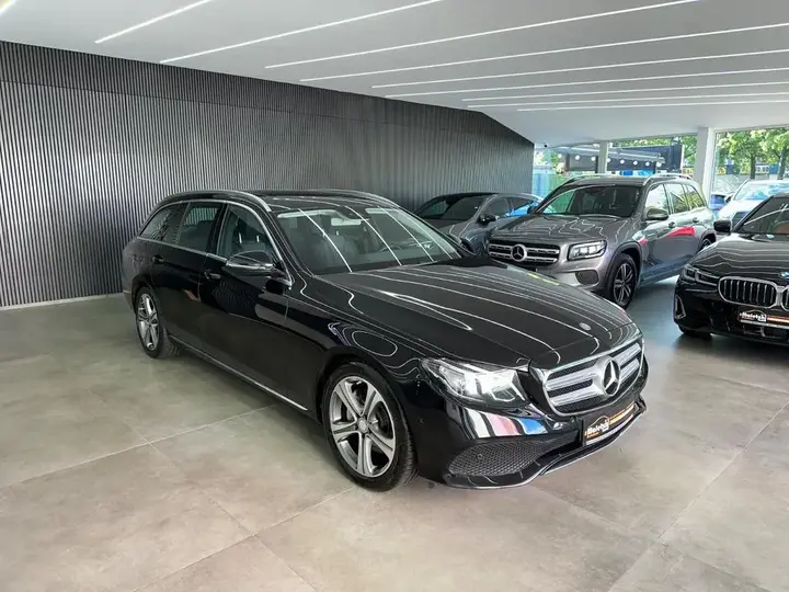 Mercedes-Benz E 220D