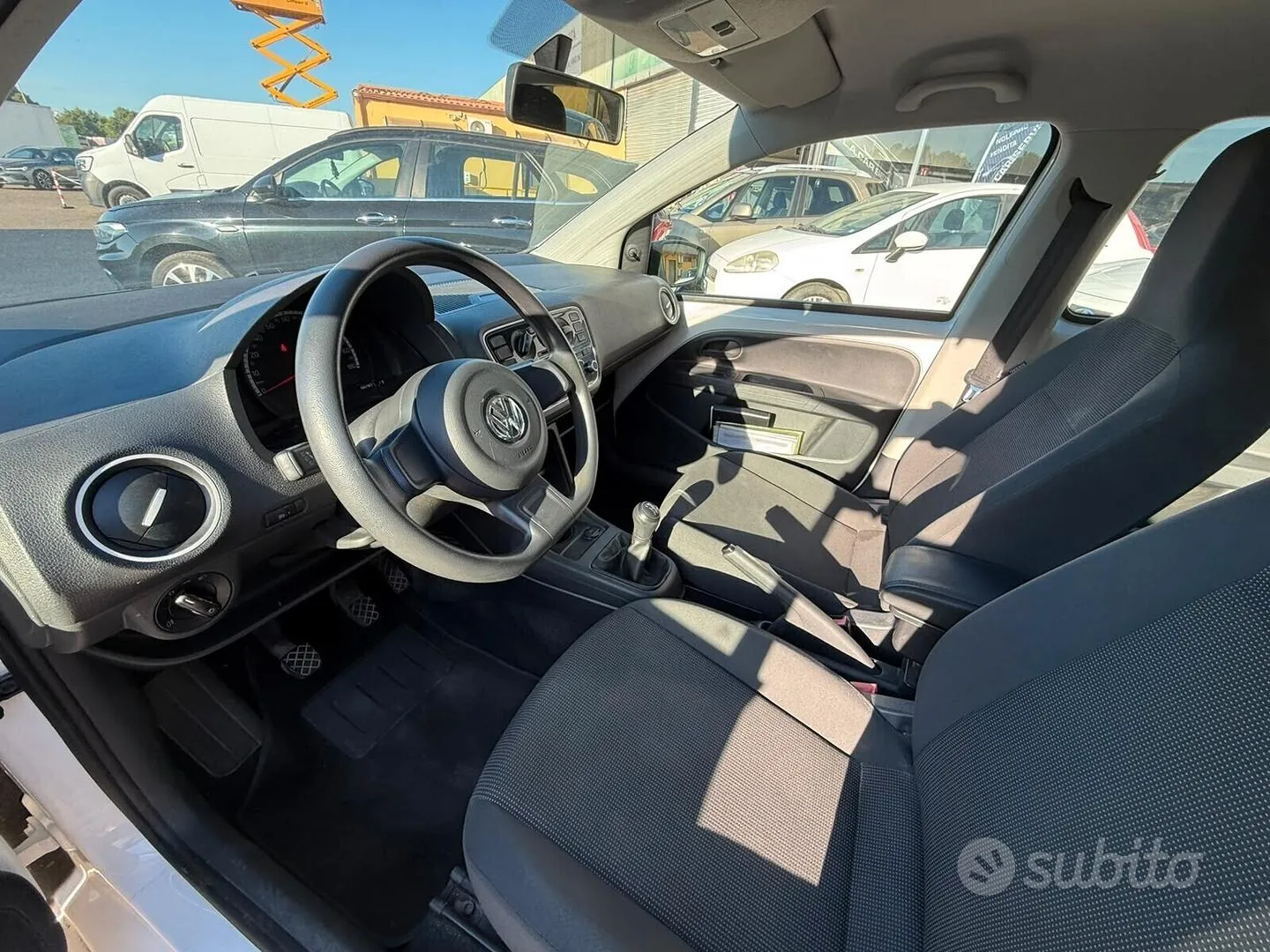Volkswagen Up 2014 photo 5