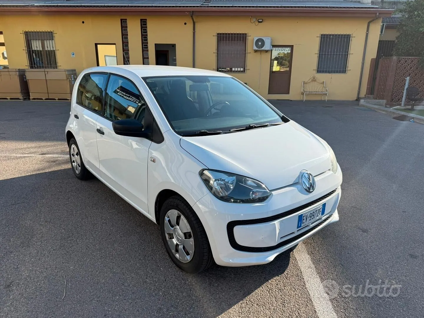 Volkswagen Up 2014 photo 2