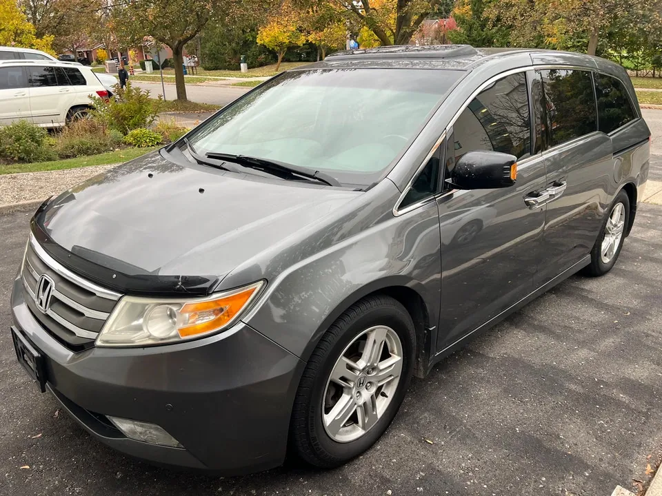 Honda Odyssey 2011 photo 2