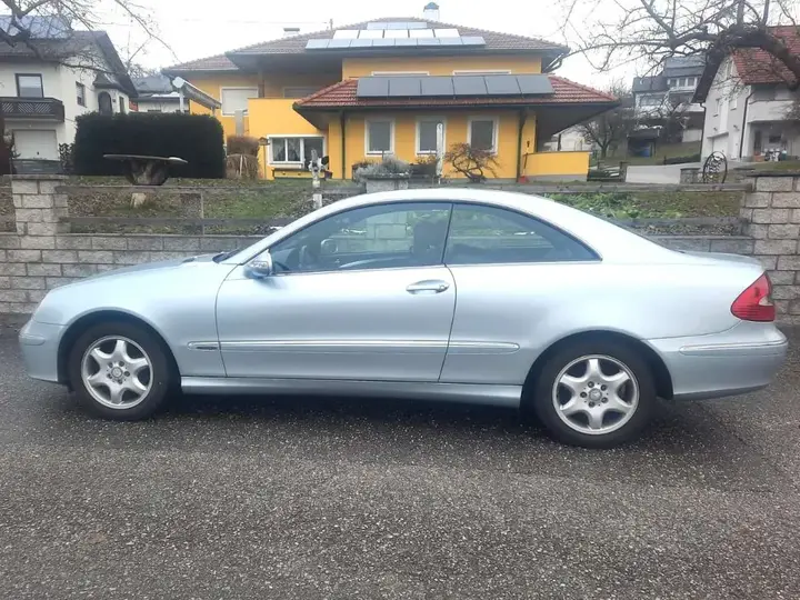 Mercedes-Benz Clk-Class 2005 photo 2