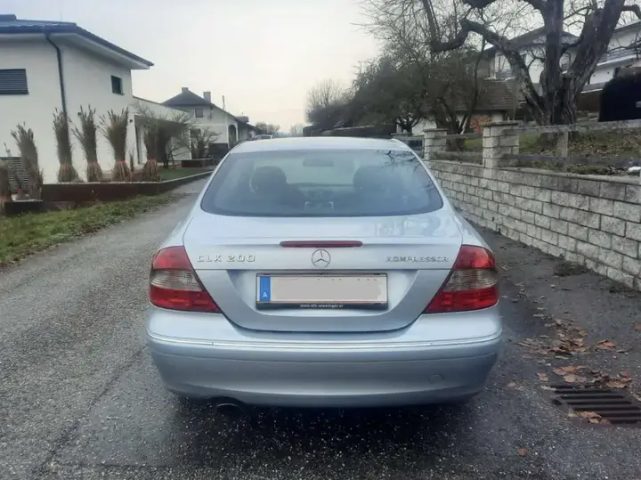 Mercedes-Benz Clk-Class 2005 photo 3