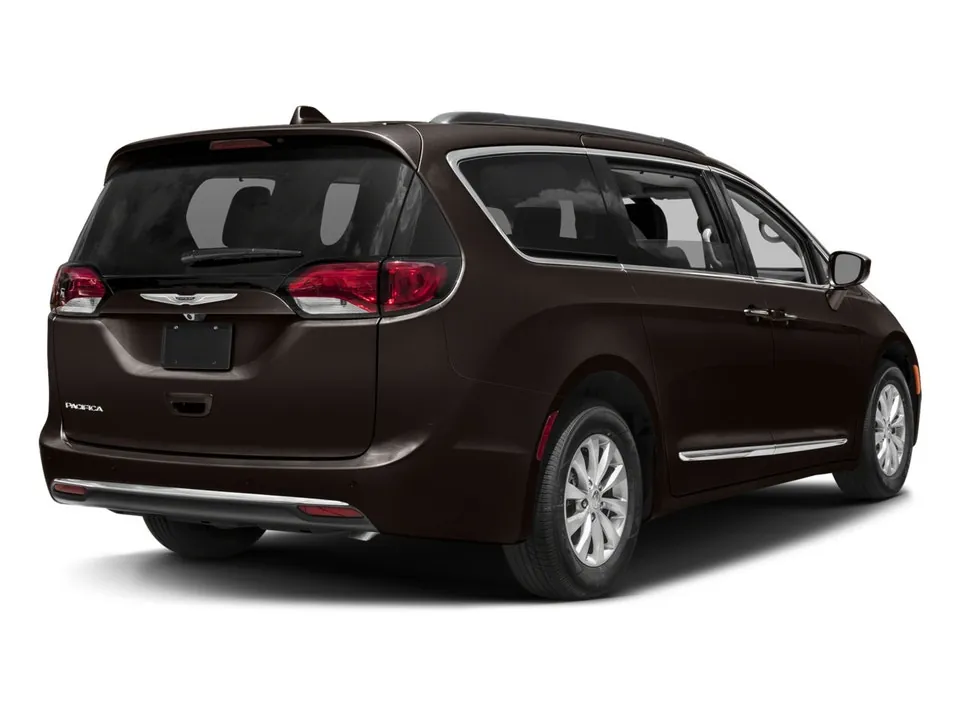 Chrysler Pacifica 2017 photo 2