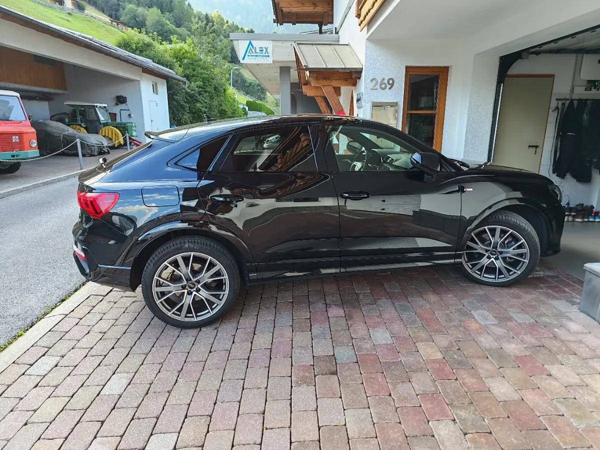 Audi Q3 2023 photo 3