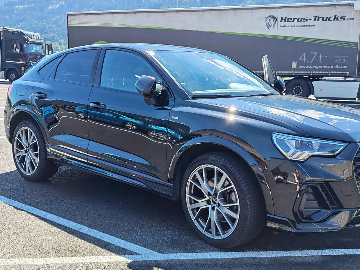 Audi Q3 2023 photo 2