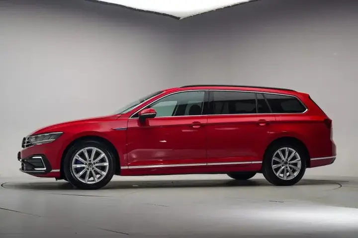 Volkswagen Passat 2022 photo 2