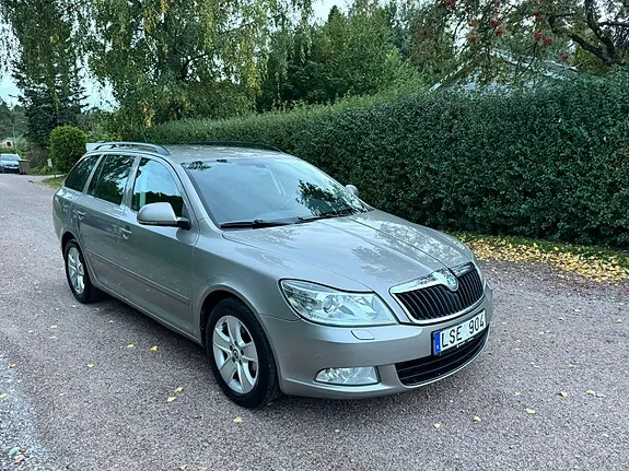Skoda Octavia 2011 photo 3