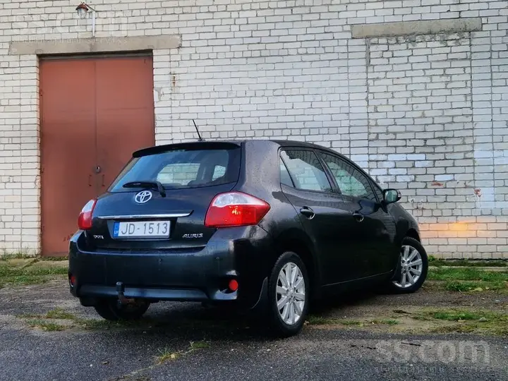 Toyota Auris 2012 photo 3