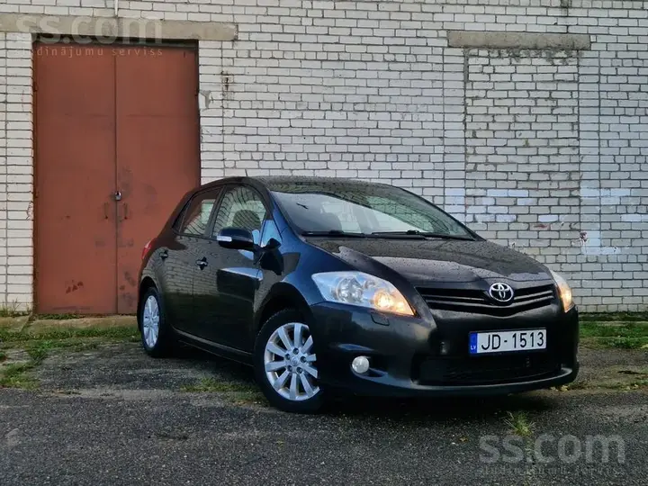 Toyota Auris 2012 photo 2