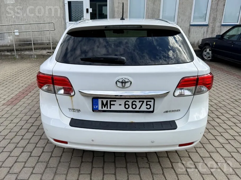 Toyota Avensis 2012 photo 4