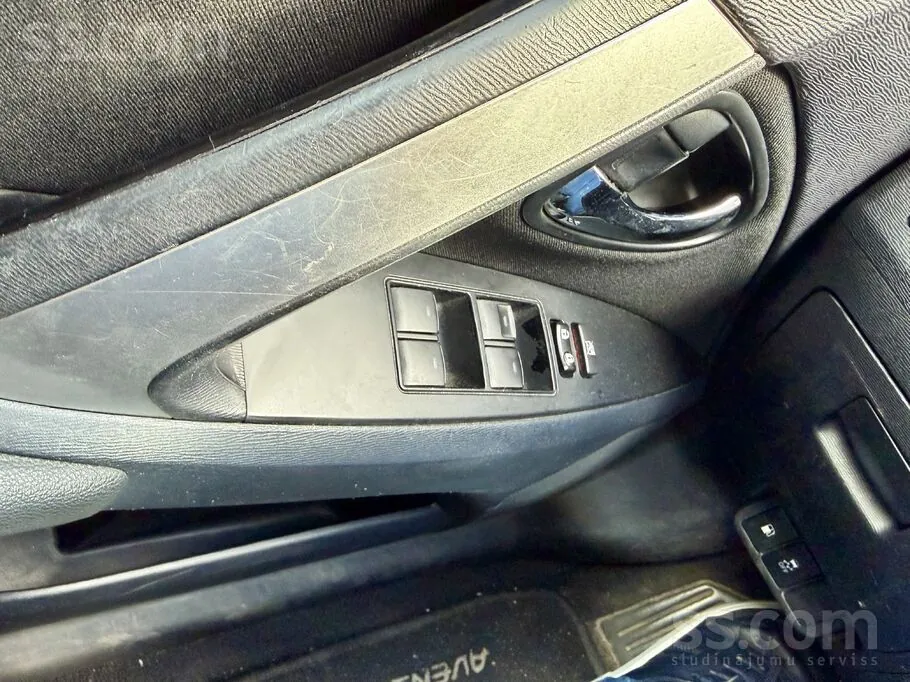 Toyota Avensis 2012 photo 5