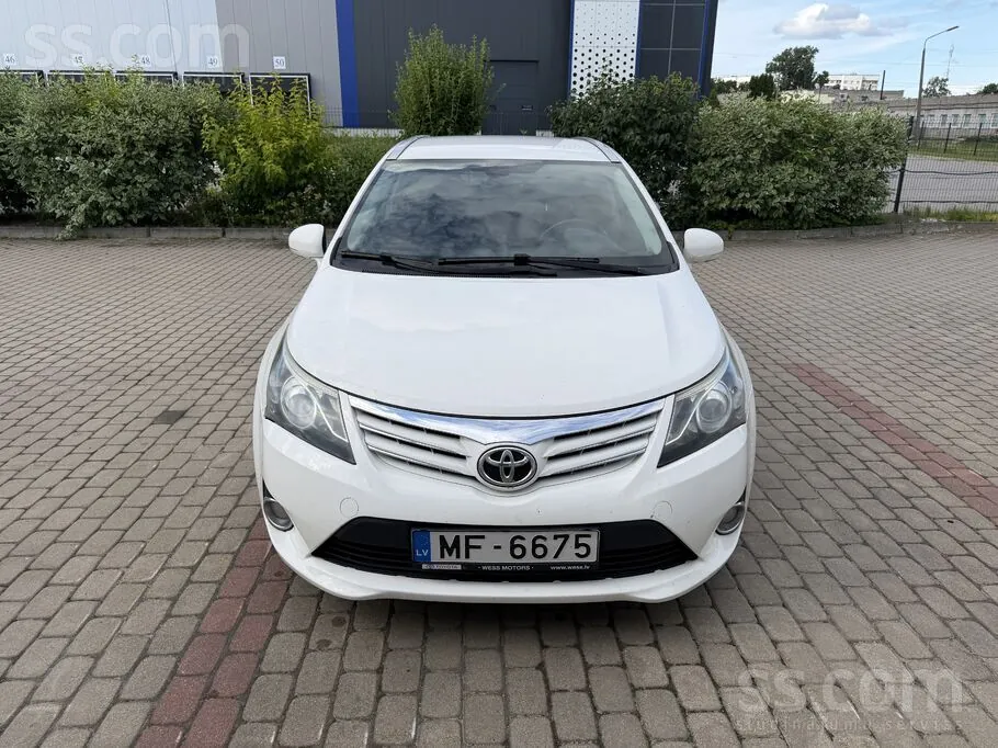Toyota Avensis 2012 photo 2