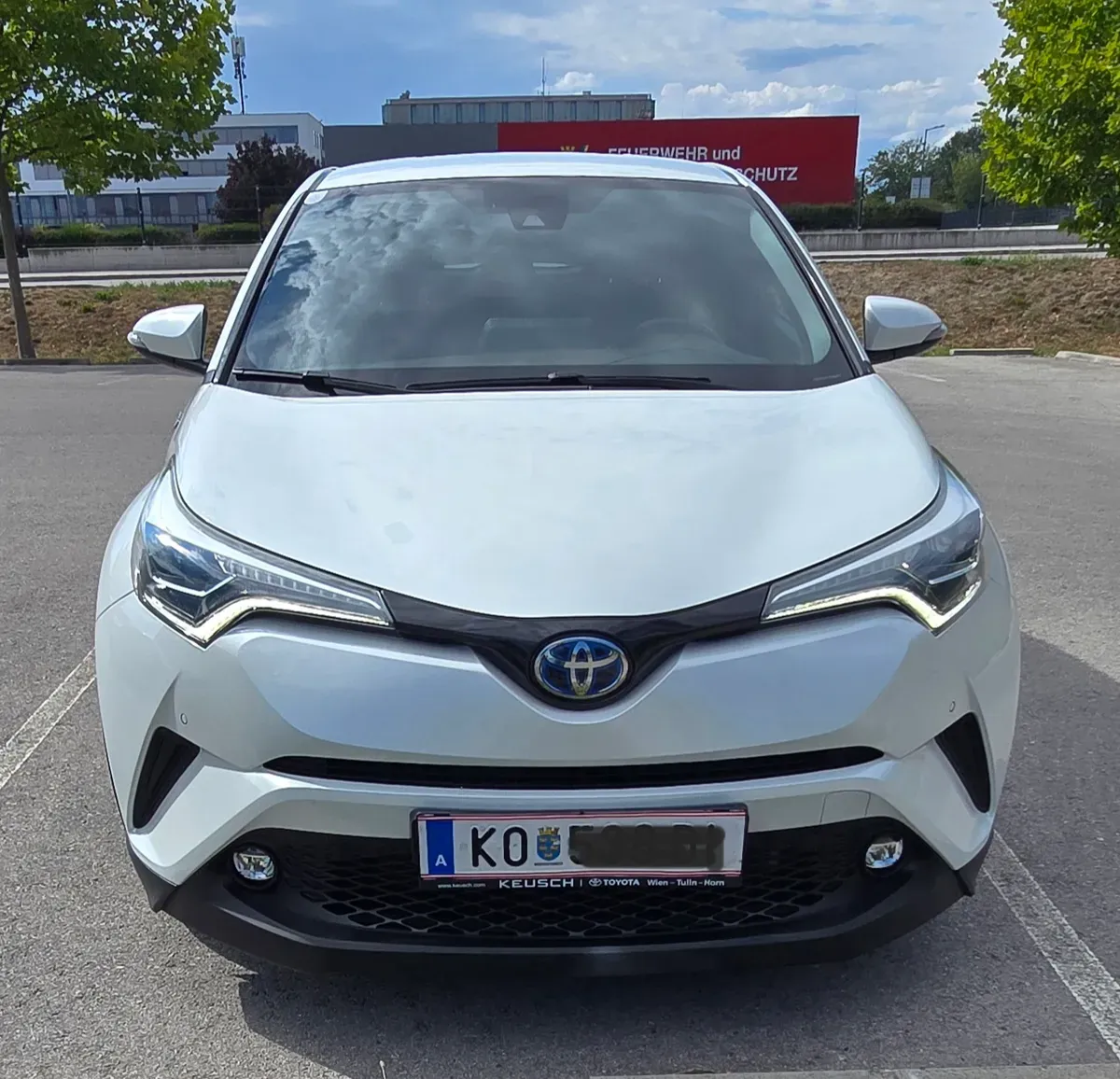 Toyota C-Hr 2017 photo 2