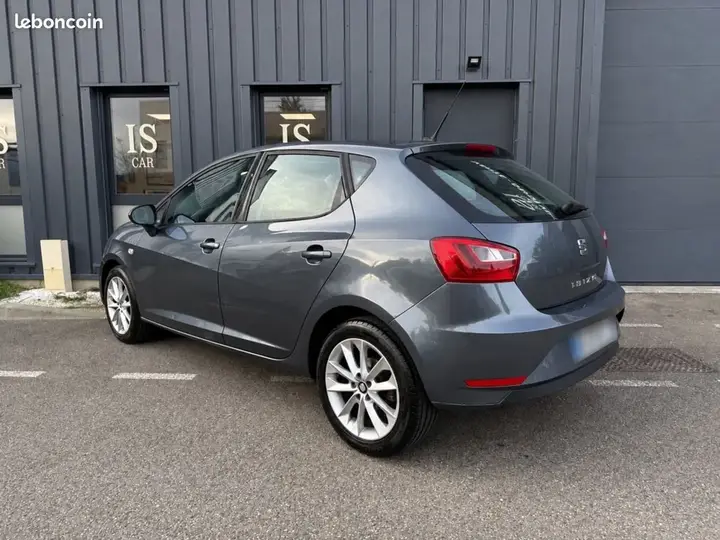 Seat Ibiza 2016 photo 2