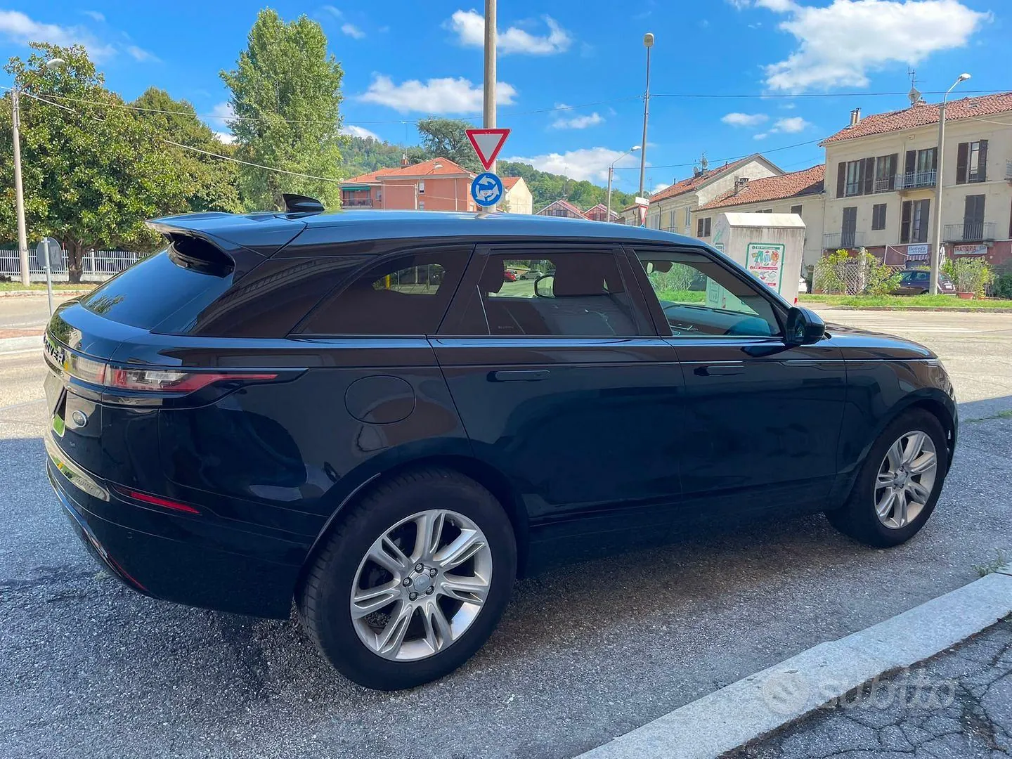 Land Rover Range Rover Velar 2021 photo 4