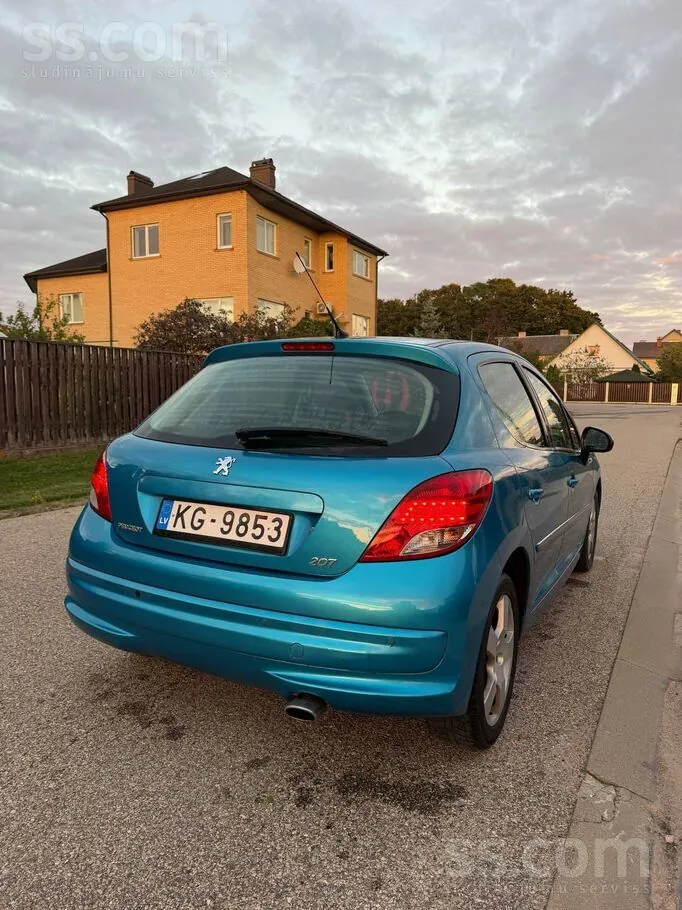 Peugeot 207 2011 photo 2