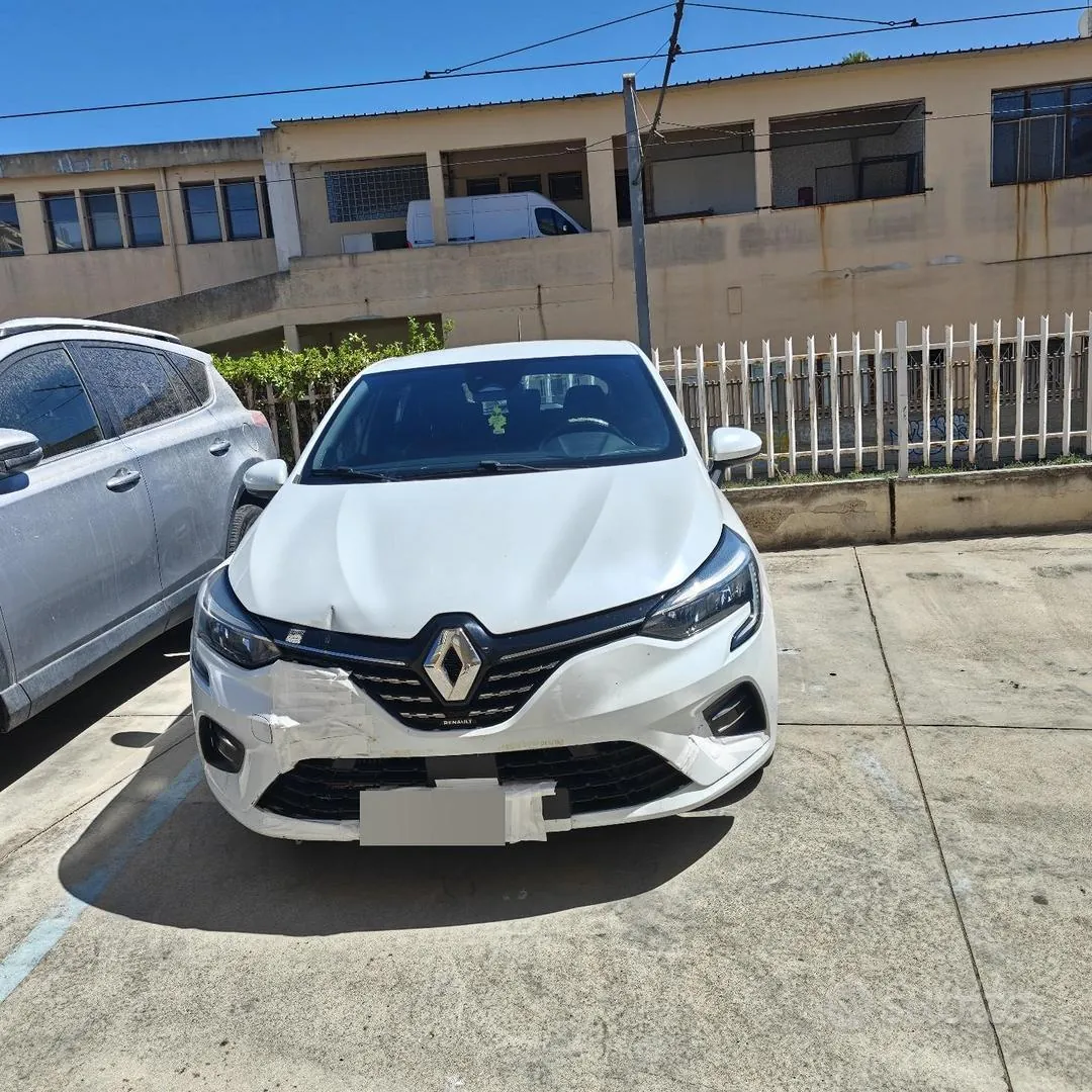 Renault Clio 2022 photo 2