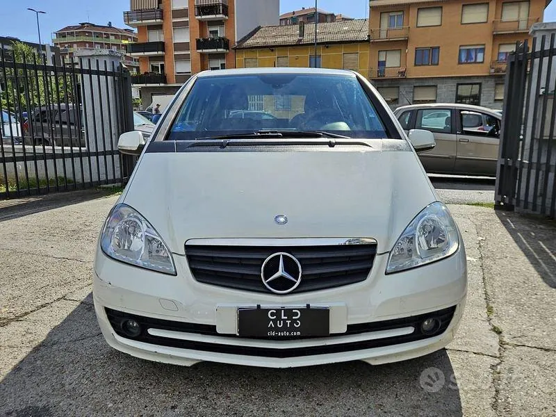 Mercedes-Benz A-Class 2012 photo 2