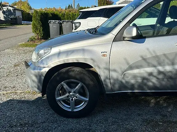 Toyota Rav4 2004 photo 2